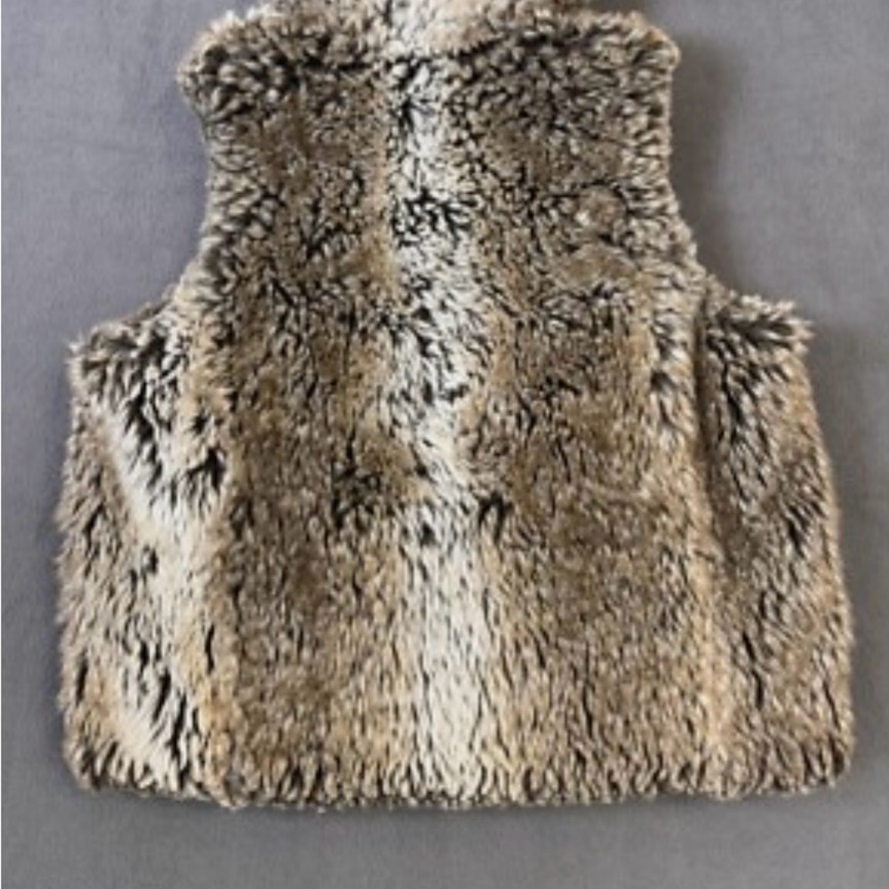 Chic Women's Faux Fur Vest in Gray with zipper - Picture 5 of 12
